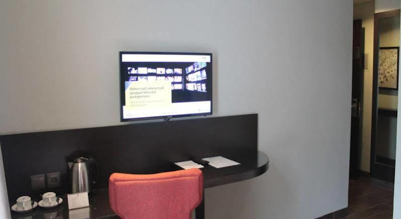 Sotis Hotel Giacarta Esterno foto