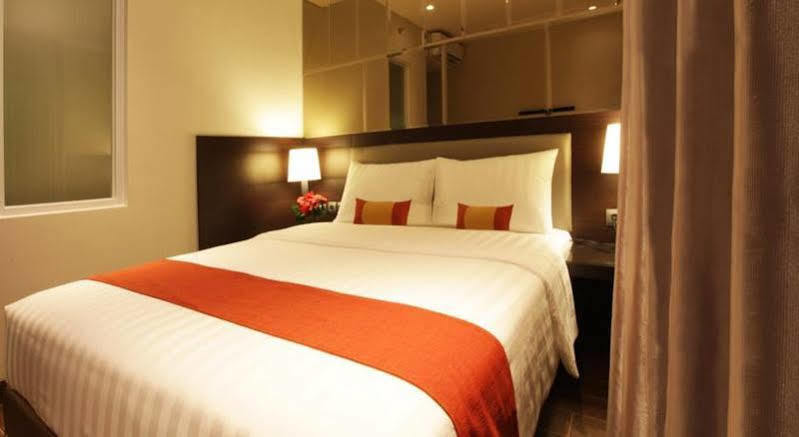 Sotis Hotel Giacarta Esterno foto